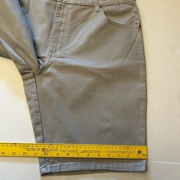 Lee Relaxed Fit Mid Rise Bermuda Alloy shorts. NWT Sz-18M C20 - Picture 13 of 13